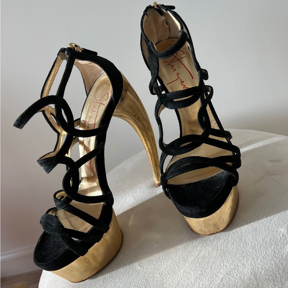Suede black heels.